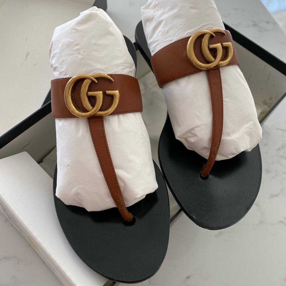 Gucci Marmont Leather Thong Sandals - Size 37